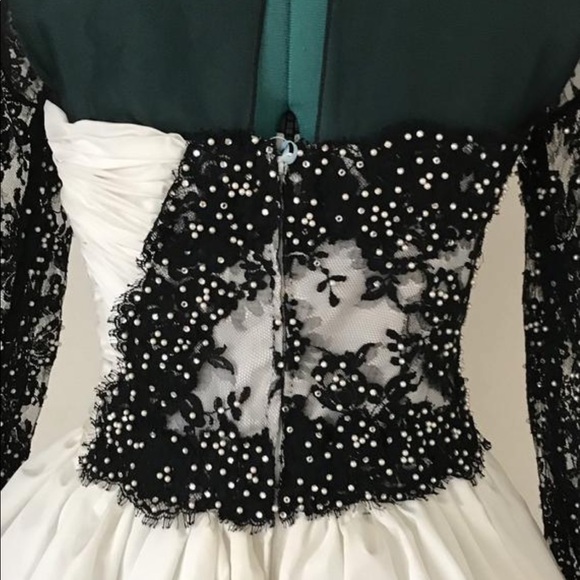 VICTORIAN BLACK AND WHITE MIDI VINTAGE PEPLUM CRYSTAL WEDDING DRESS - Picture 8 of 9